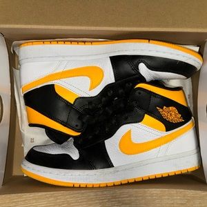 WMNS Air Jordan 1 MID SE